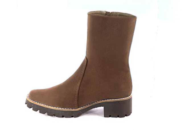Chocolate brown women's ankle boots with a zip on the inside. Round toe. Low rubber soles. Profile view - Florence KOOIJMAN